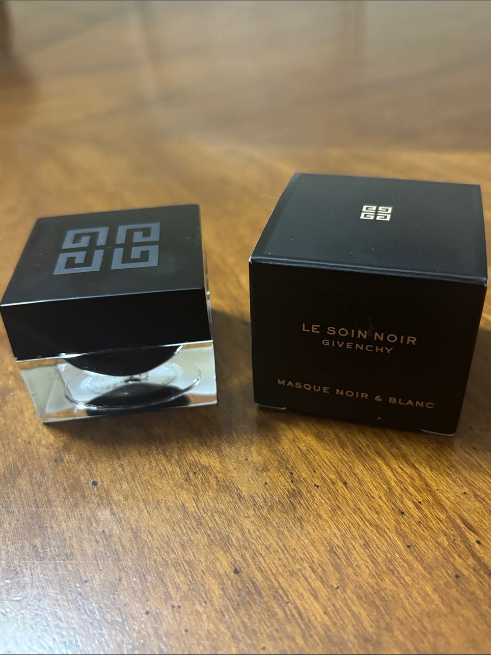Givenchy Le Soin Noir Face Mask- Size: Net WT .24 Oz.